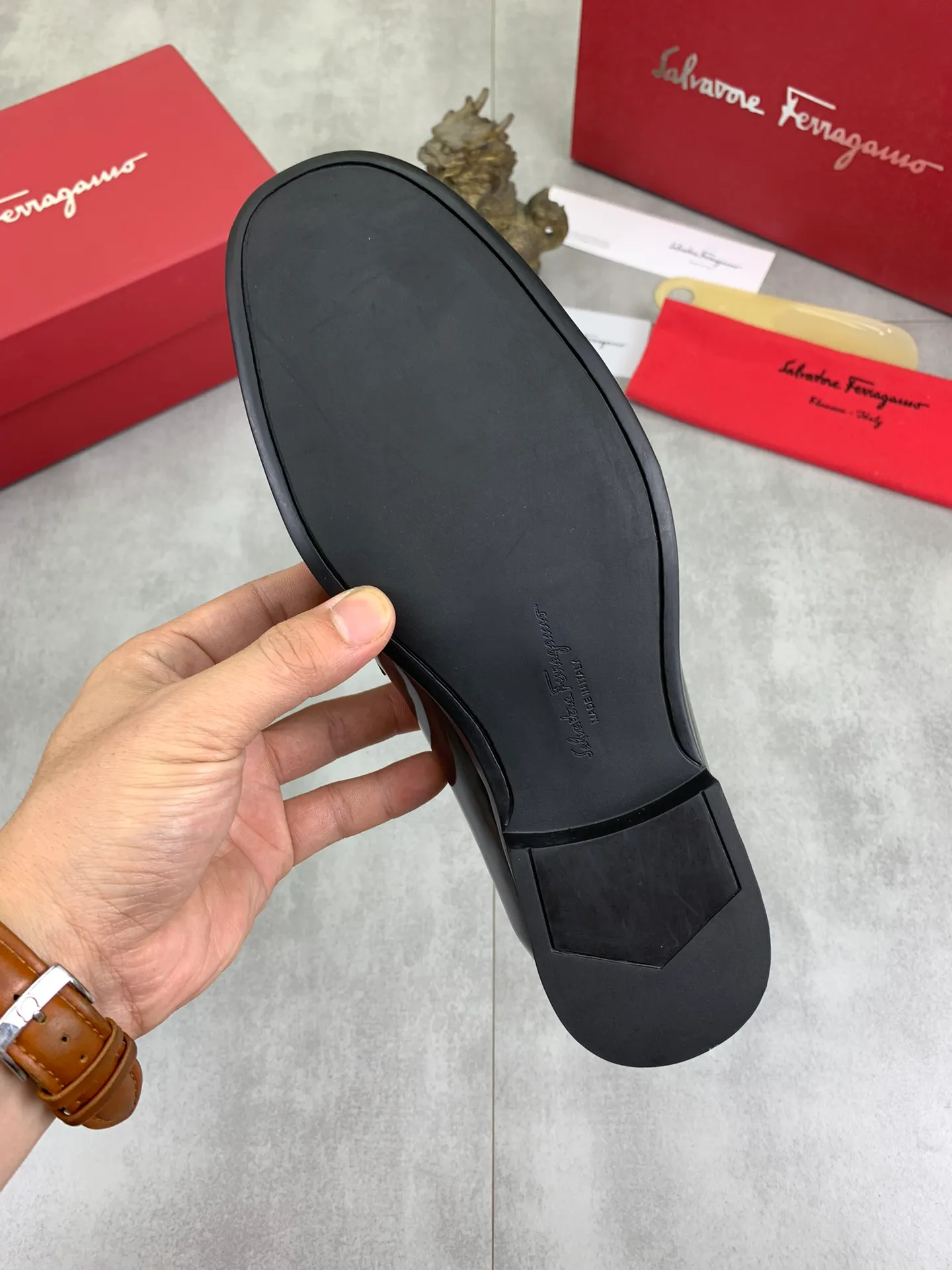 Men's Men's Shoes 💰P460💰[New Style] Water-dyed Niuli 🆘[Salvatore Ferragamo] Ferragamo's latest casual business leather shoes for men! Available at counters simultaneously! The fabric is made of specially imported original calfskin, the lining is made of imported water-dyed cowhide, and the original combination outsole is absolutely luxurious and leads the fashion trend. Matching code: 38-45; 3️⃣ colors available